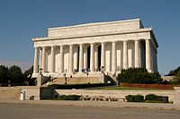 https://upload.wikimedia.org/wikipedia/commons/thumb/5/50/Lincoln_memorial_dc_20041011_095847_1.3008x2000.jpg/200px-Lincoln_memorial_dc_20041011_095847_1.3008x2000.jpg